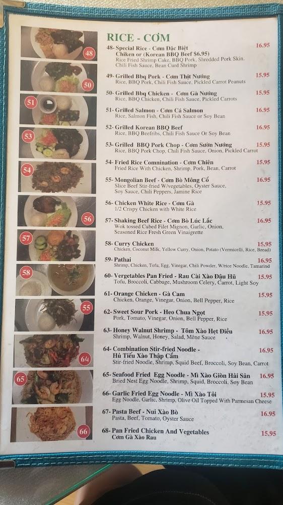 Vietasia Restaurant 32. Chicken, Rice Noodle / Phở Gà Xé